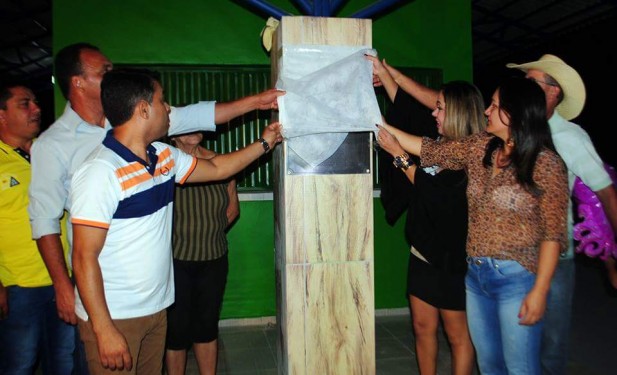 Luana inaugura praça em Nazaré e leva apoio a Dimas, em Araguaína,  e a candidatos do Bico