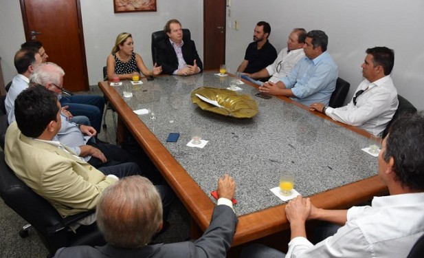 Luana realiza reunião com produtores de Lagoa da Confusão para tratar de pavimentação da TO-255