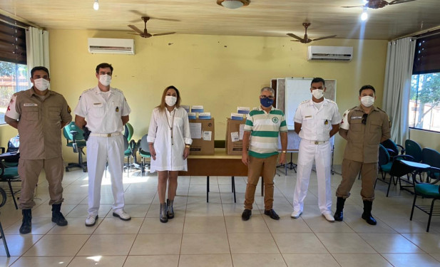 Com a Polícia Militar, deputada Luana entrega 2,5 mil testes para diagnóstico da covid-19 na região do Jalapão