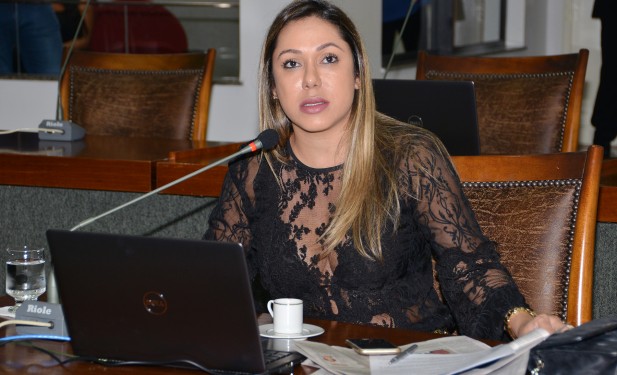 Luana Ribeiro solicita realização de sessão solene pelo Dia do Autista