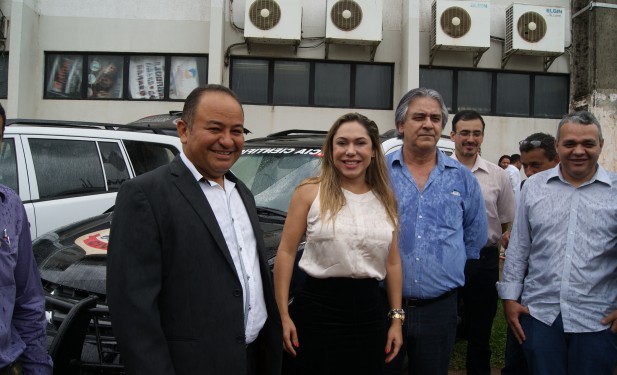 Polícia de Araguaína recebe nova viatura  através de emenda da deputada Luana Ribeiro