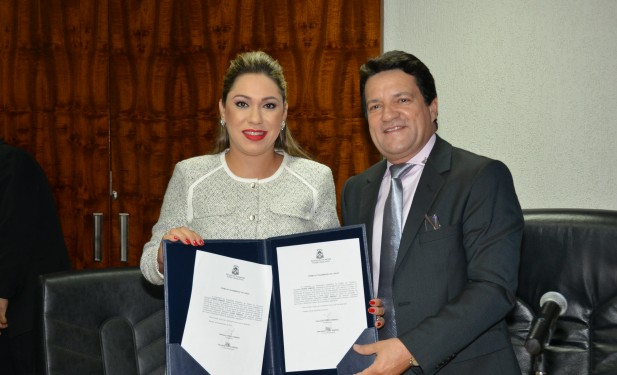 Luana Ribeiro assume presidência da Assembleia e reafirma compromisso com o povo do Tocantins