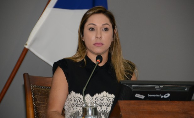 Luana Ribeiro apresenta projeto de lei que pede a obrigatoriedade do desfibrilador em locais públicos