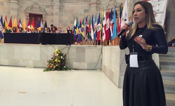 Luana representa legislativo brasileiro em evento no México