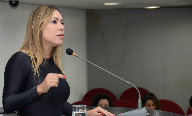 Luana Ribeiro cobra posição do Governo sobre pagamento da data-base