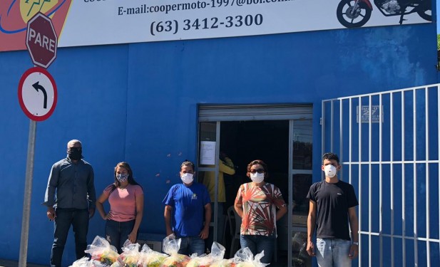 Pandemia: Mototaxistas de Araguaína são beneficiados com cestas básicas