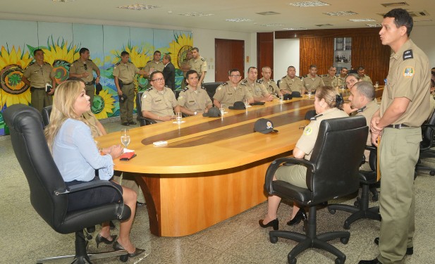 Luana recebe oficiais da PM e ouve demandas da classe