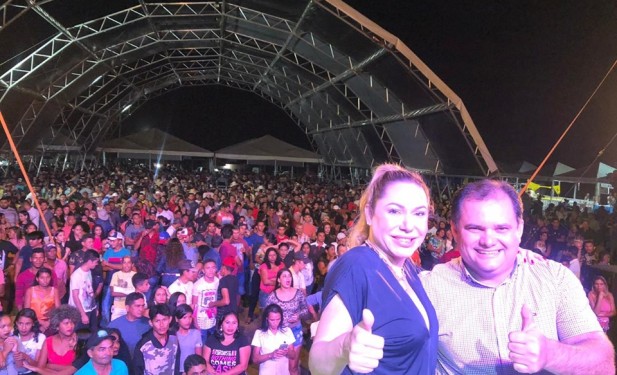 Luana Ribeiro participa de comemorações do aniversário de Muricilândia e parabeniza população