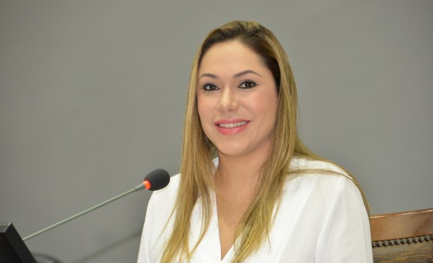 Luana Ribeiro propõe cota habitacional para mulheres vítimas de violência doméstica